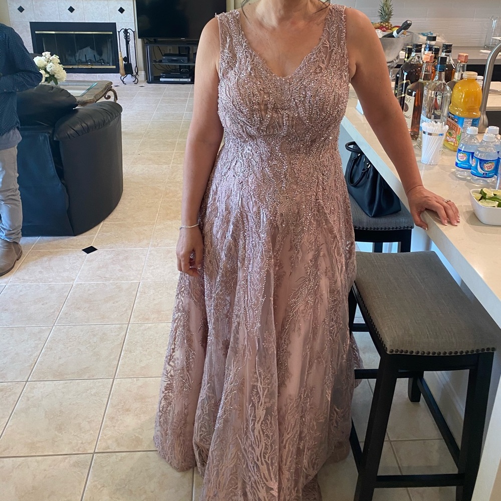 Ivonne D lace ball gown - Picture 7 of 7